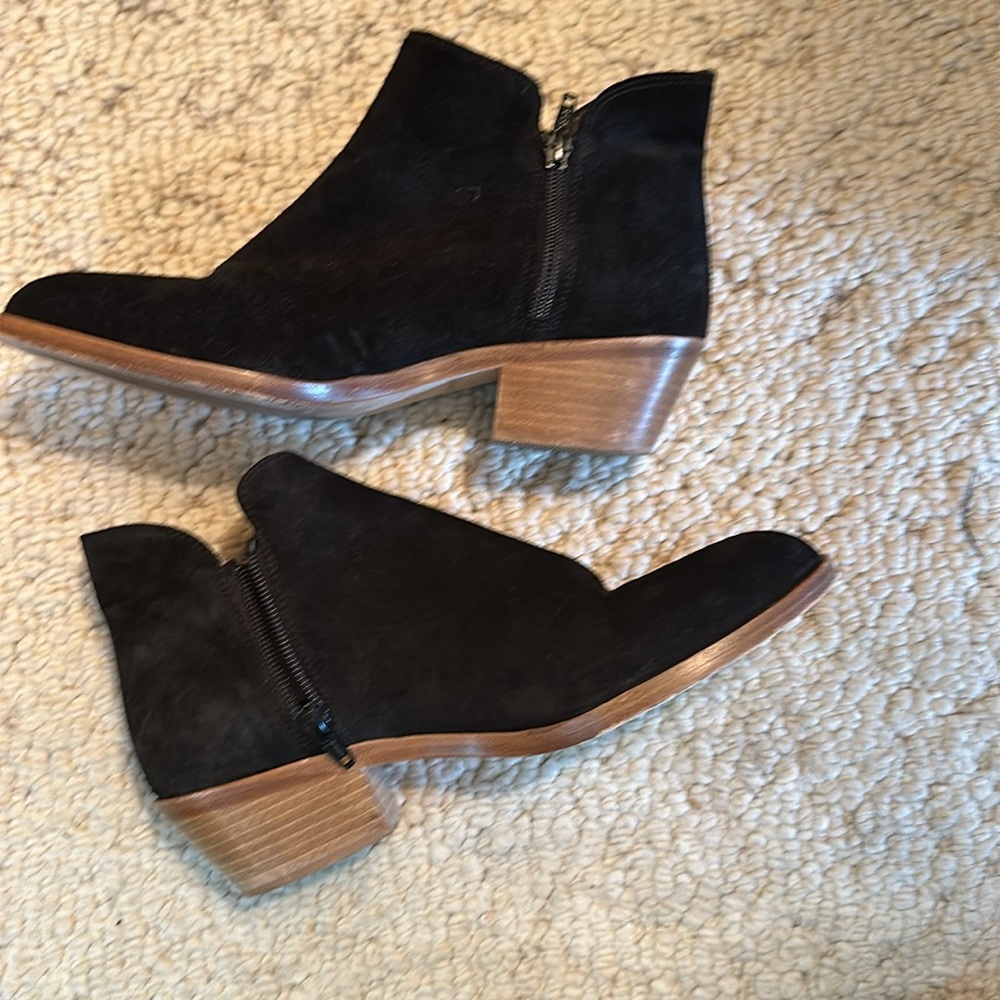 Garnet Hill Women’s back suede booties
